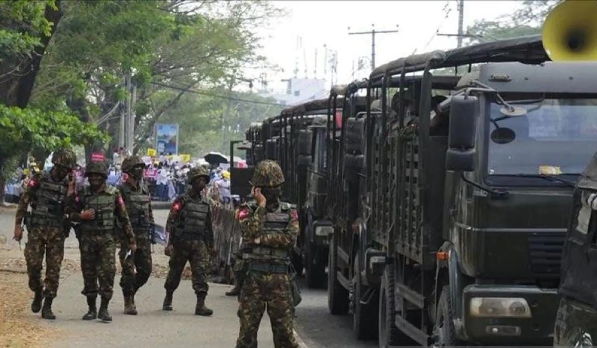 Arsip foto - Tentara Myanmar mengamankan aksi unjuk rasa di Yangon. ANTARA/Anadolu/as/pri. <b>(Antara)</b>