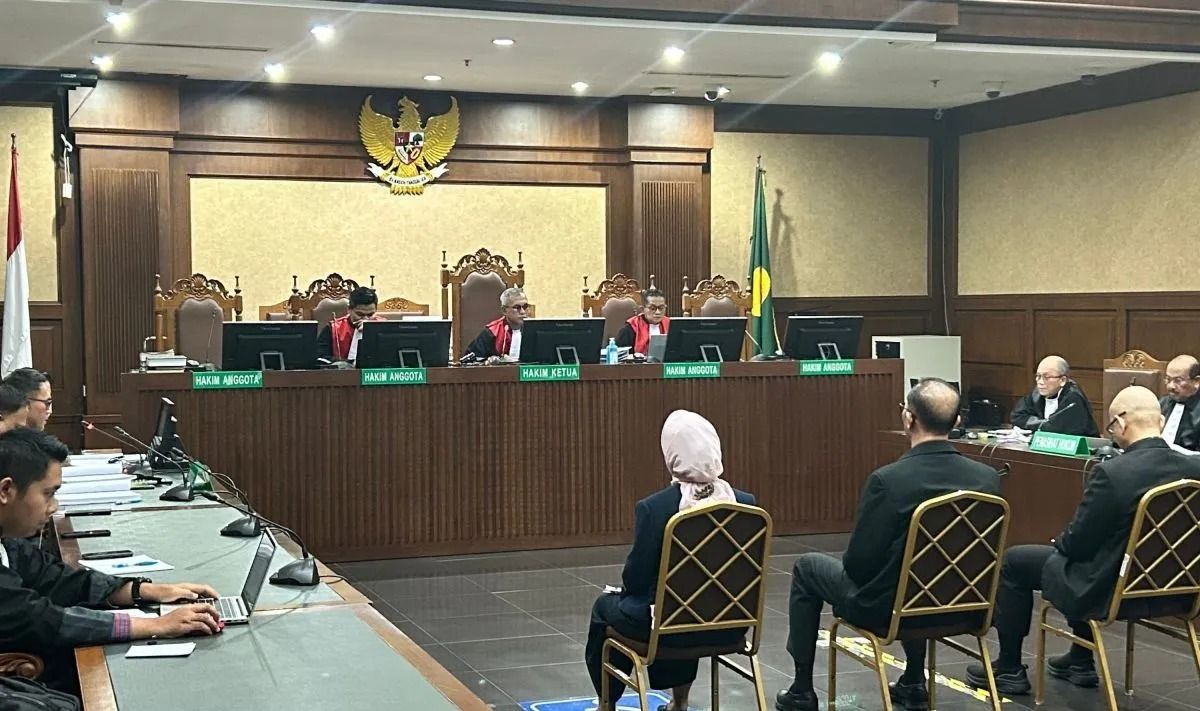 Tiga terdakwa kasus dugaan korupsi dalam proses kerja sama usaha (KSU) dan akuisisi PT Jembatan Nusantara (PT JN) oleh PT ASDP Indonesia Ferry (Persero) pada tahun 2019&ndash;2022, dalam sidang pembacaan surat tuntutan di Pengadilan Tipikor pada PN Jakarta <b>(Antara)</b>