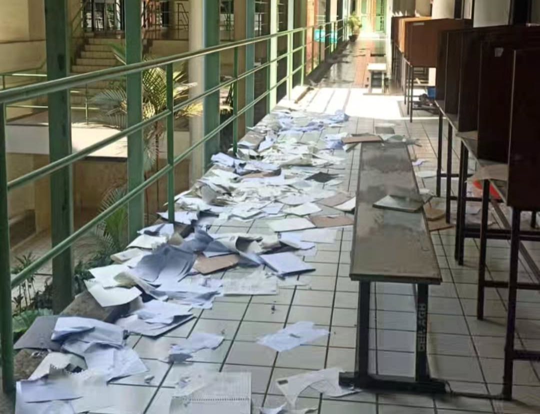 Aksi sekelompok monyet membuat heboh lingkungan kampus Institut Pertanian Bogor (IPB). 