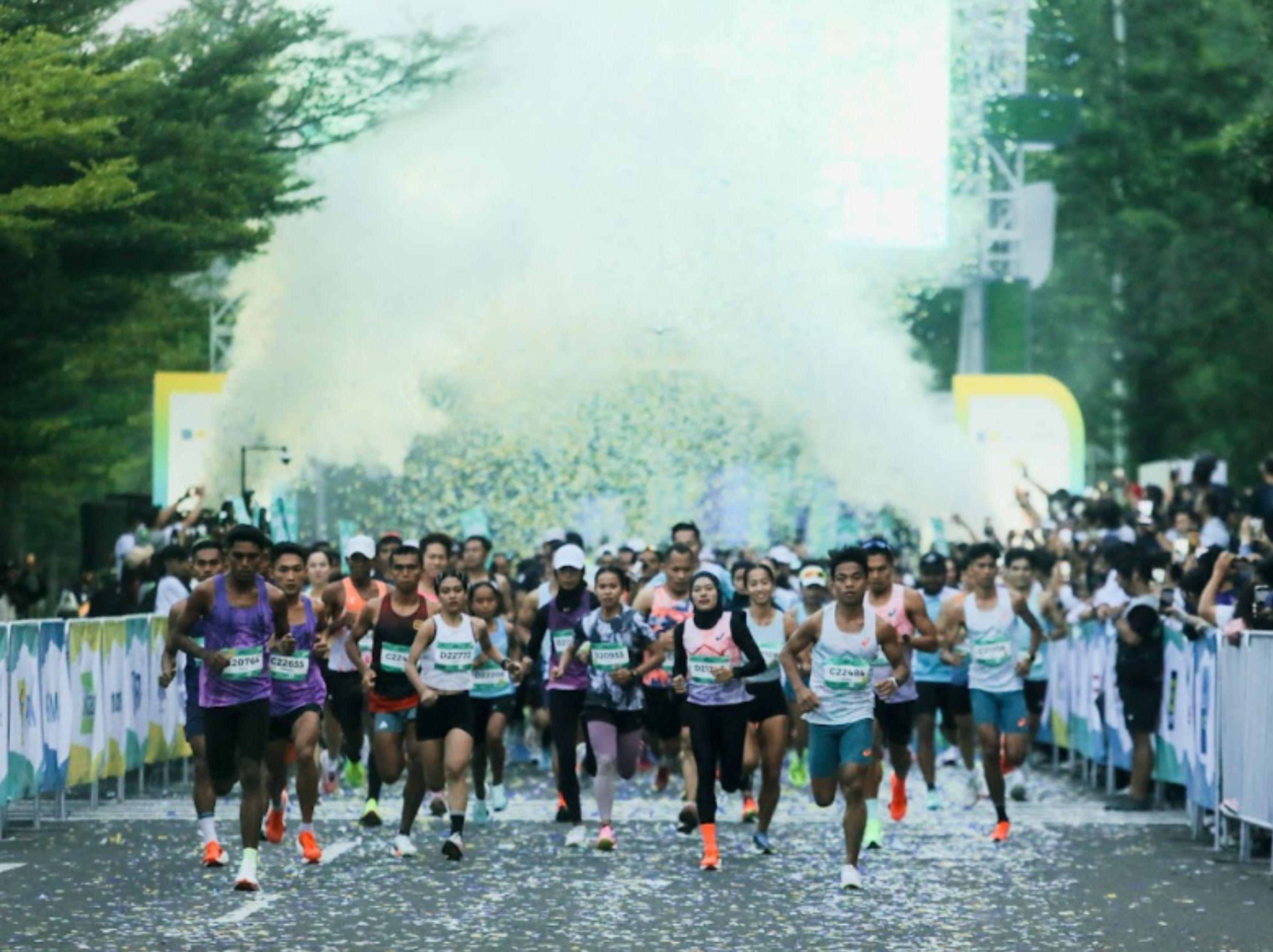 Ribuan pelari dari berbagai daerah meramaikan PLN Electric Run 2025 di kawasan Indonesia Convention Exhibition (ICE) BSD, Tangerang, Minggu (2/11/2025). Buah kolaborasi PT PLN (Persero) dan Harian Kompas ini mengusung tema &ldquo;Recharge As One&rdquo;, menggaungkan semangat transisi menuju energi bersih melalui pengurangan emisi karbon serta upaya Net Zero Emission 2060 yang diusung PT PLN (Persero). <b>(dok)</b>