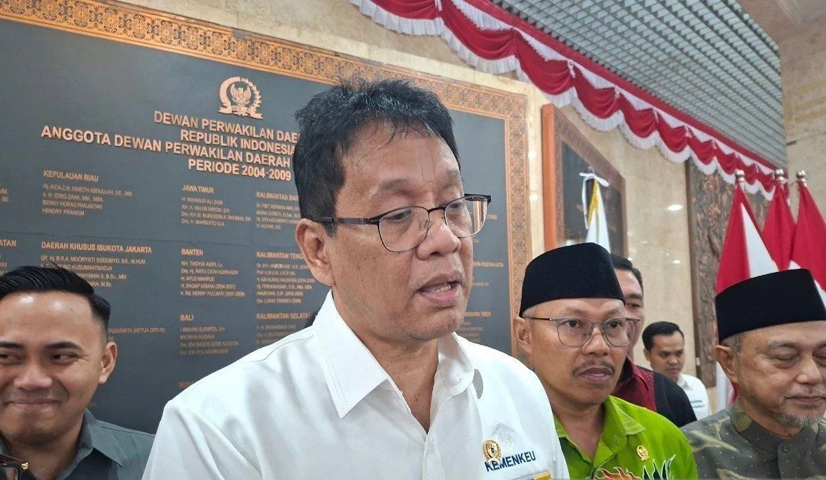 Menteri Keuangan (Menkeu) Purbaya Yudhi Sadewa menjawab pertanyaan awak media setelah menghadiri Rapat Kerja bersama Komite IV DPD RI di Jakarta, Senin, 3 November 2025. (ANTARA/Aji Cakti) <b>(Antara)</b>