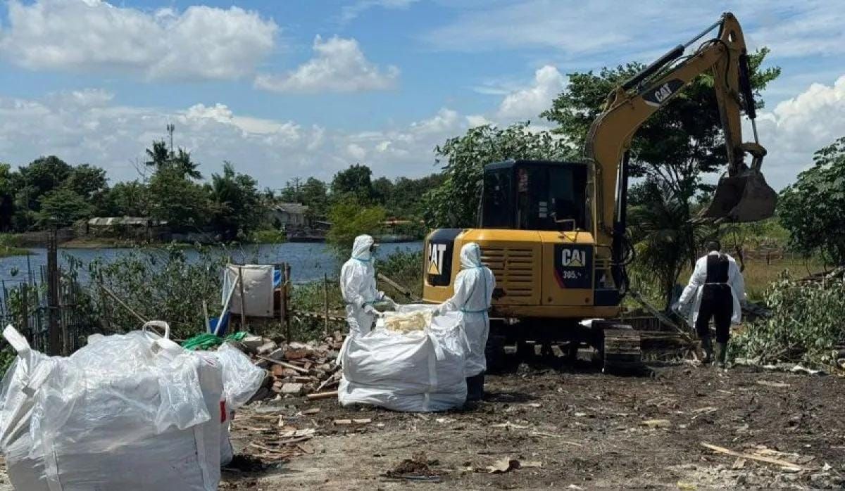 Ilustrasi - Satuan Tugas (Satgas) Penanganan Cesium 137 (Cs-137) mengumpulkan bahan terkontaminasi di Kawasan Industri Modern Cikande, Kabupaten Serang, Banten, Kamis 30 Oktober 2025. ANTARA/HO-KLH/am. <b>(Antara)</b>