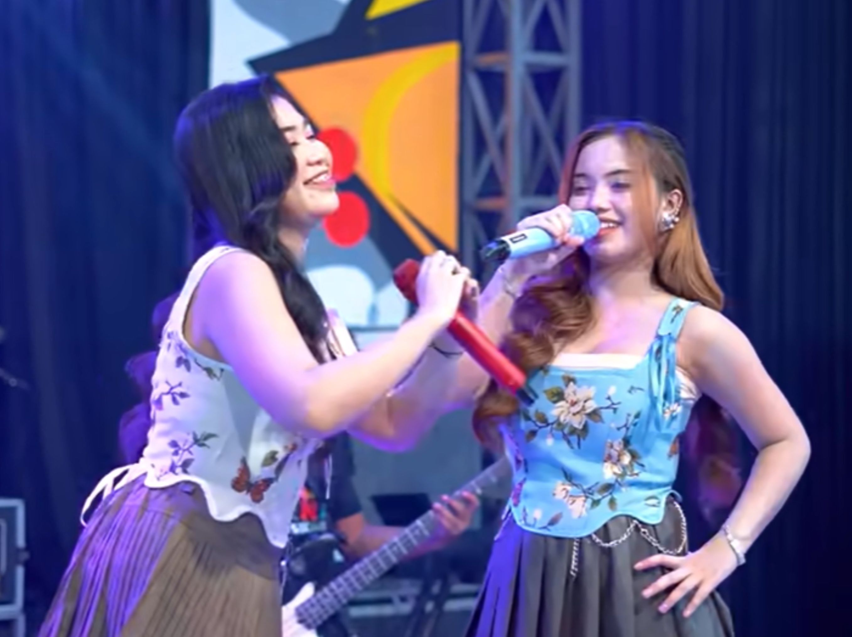 AJENG FEBRIA &amp; ADINDA RAHMA <b>(youtube warna warni musik)</b>
