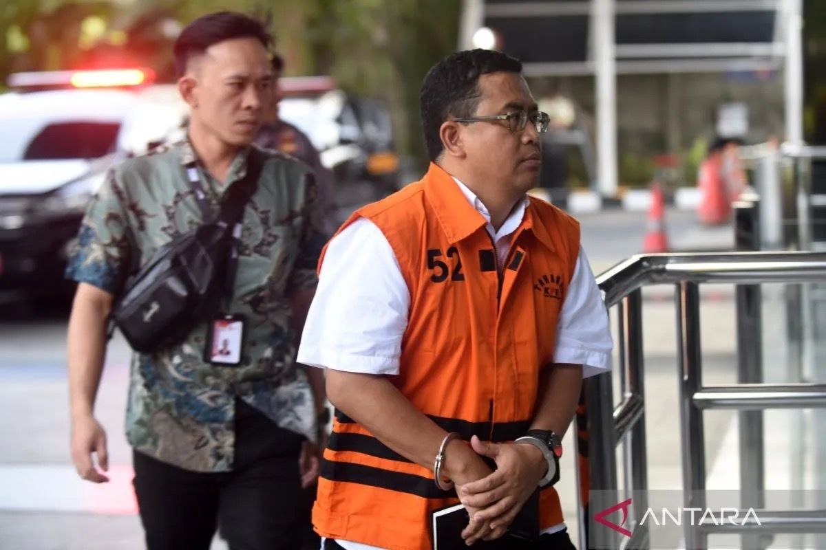 Tersangka kasus dugaan korupsi pembangunan RSUD Kolaka Timur, Andi Lukman Hakim. <b>(Antara)</b>