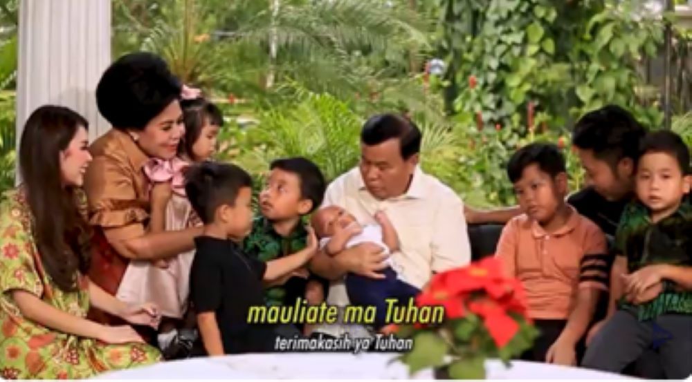 Dr Ir Nurdin Tampubolon MM dan istri Lince Berliana Tobing bersama anak, menantu dan cucu-cucunya