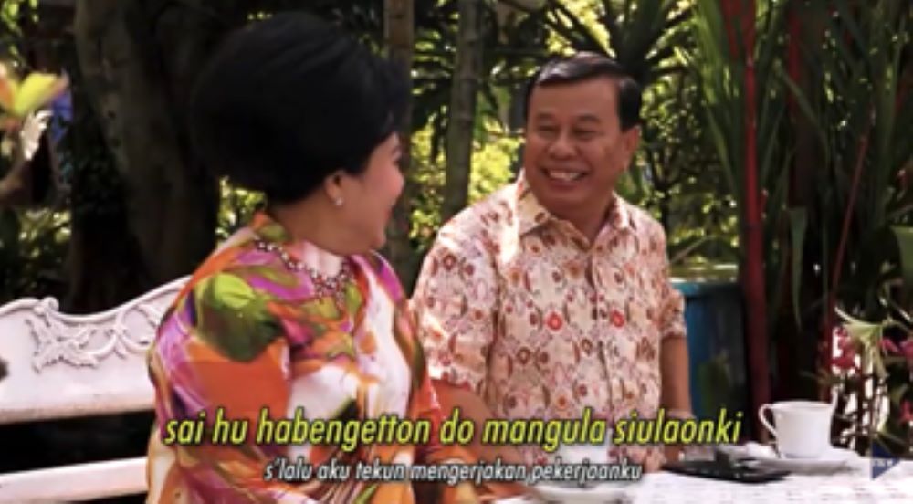 Dr Ir Nurdin Tampubolon MM bercengkerama dengan istri tercinta Lince Berliana Tobing