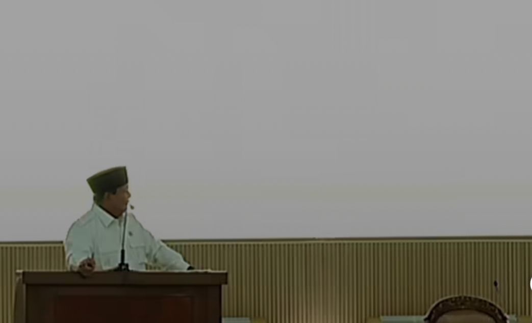 Presiden sekaligus Ketua Umum Partai Gerindra, Prabowo Subianto, memberikan arahan kepada seluruh kader partainya dalam acara taklimat yang digelar di Padepokan Garudayaksa, Hambalang, Bogor <b>(Istimewa)</b>