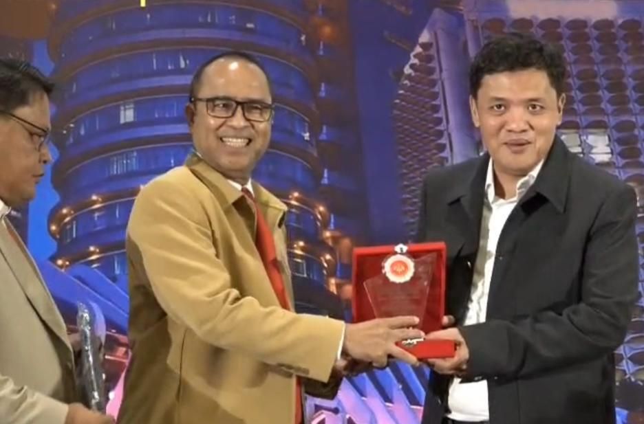 Ketua Umum DPP Ikadin Adardam Achyar bersama Ketua Komisi III DPR RI Habiburokhman. 