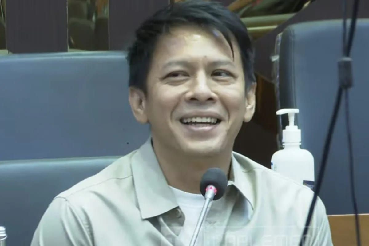 Tangkapan layar - Wakil Ketua VISI Nazril Irham alias Ariel Noah saat hadiri rapat RUU Hak Cipta di kompleks parlemen, Jakarta, Selasa 11 November 2025. (ANTARA/YouTube/TVR Parlemen) <b>(Antara)</b>