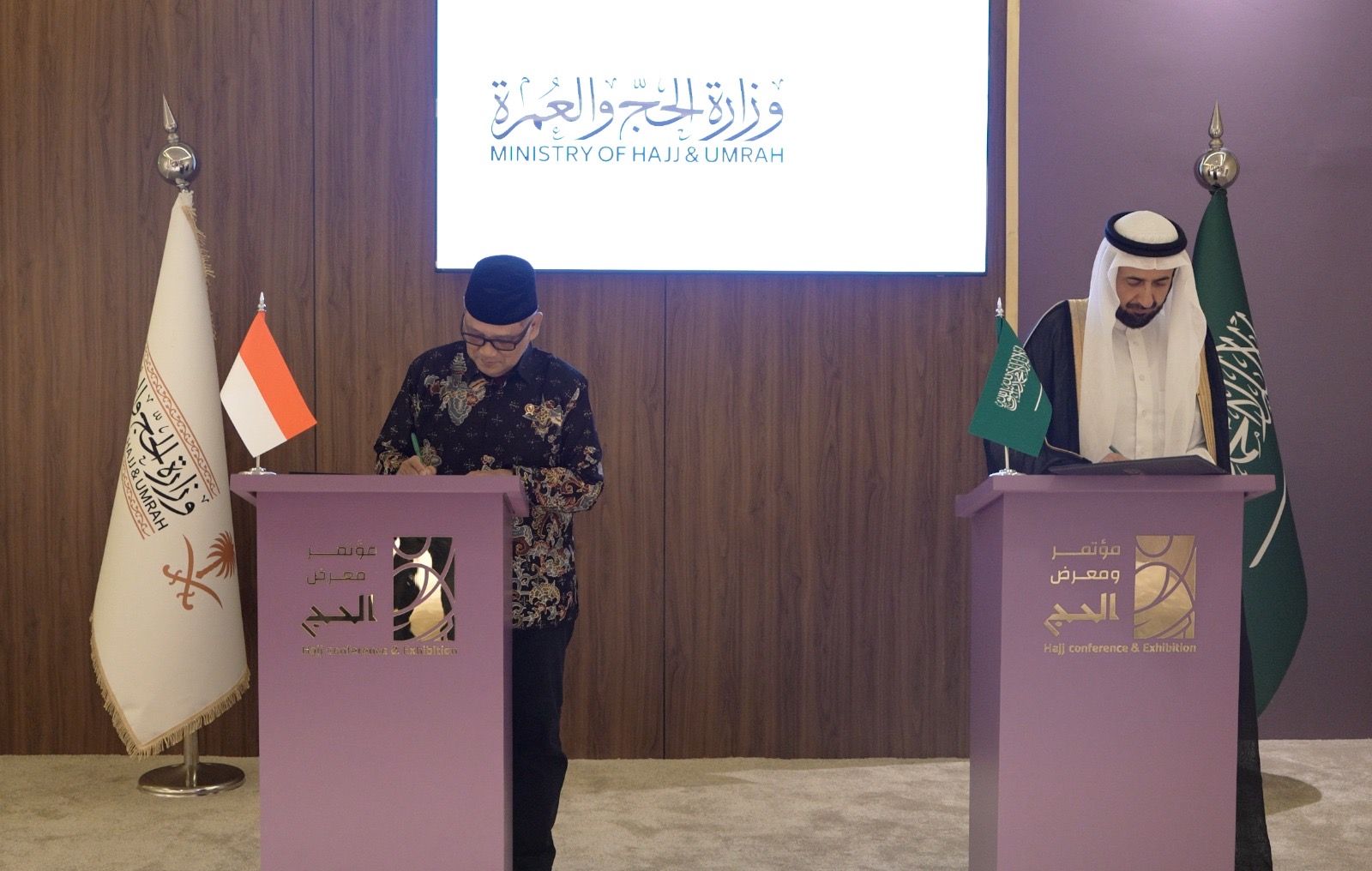 pertemuan Menteri Haji dan Umrah RI Mochammad Irfan Yusuf dengan Menteri Haji dan Umrah Arab Saudi Tawfiq bin Fawzan Al-Rabiah yang kemudian dilanjutkan dengan penandatanganan kesepahaman Bersama (MoU) <b>(Istimewa)</b>