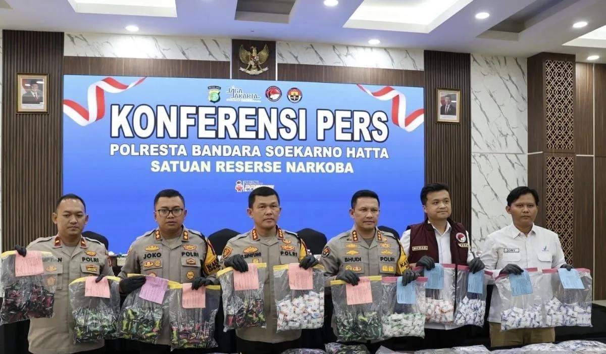 Satuan Reserse Narkoba Polresta Bandara Internasional Soekarno-Hatta berhasil membongkar peredaran vape berisi obat keras jenis etomidate dengan nilai ekonomi mencapai Rp42,5 miliar. <b>(Antara)</b>
