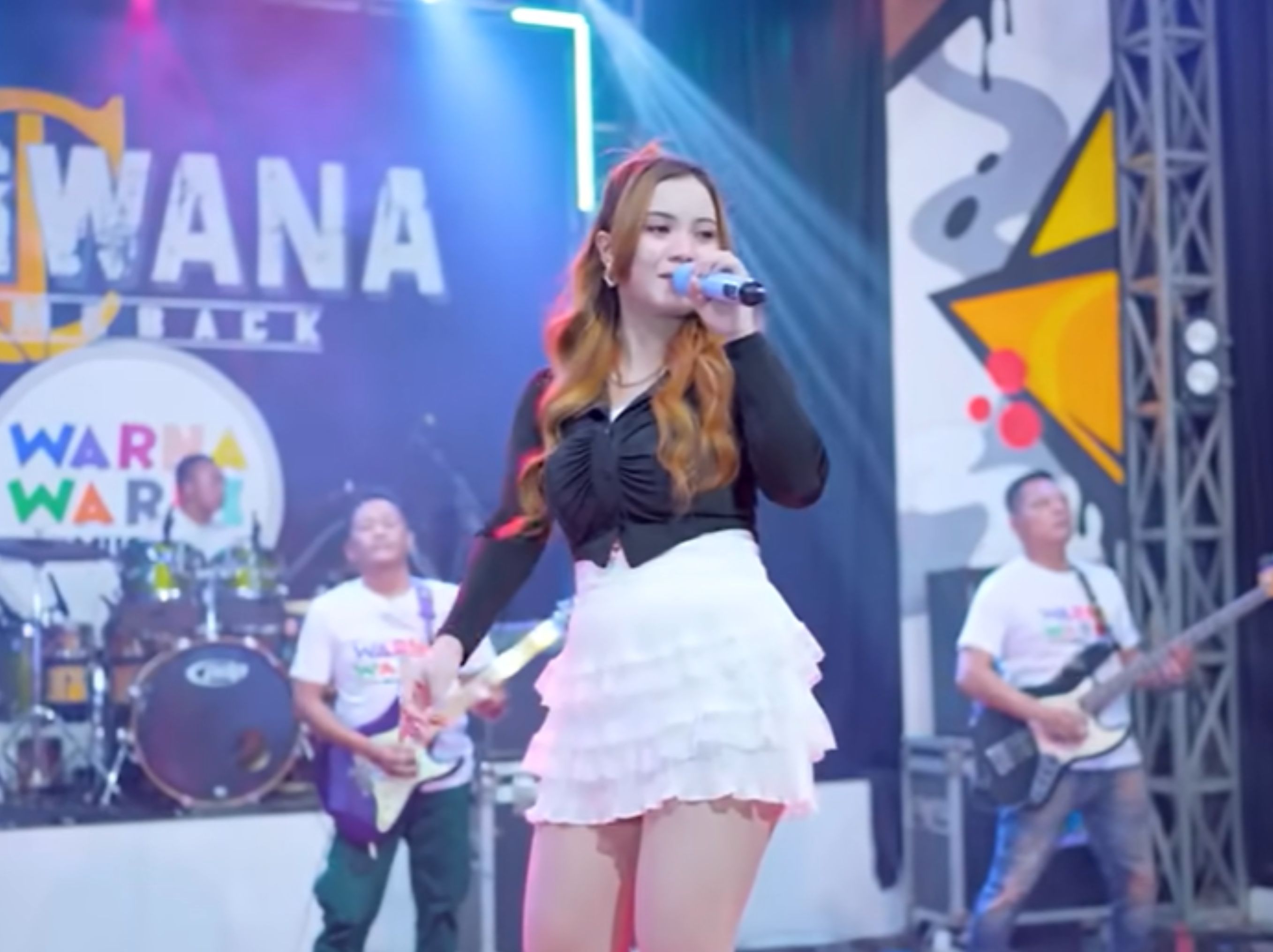 Ajeng Febria <b>(Warna Warni Music)</b>