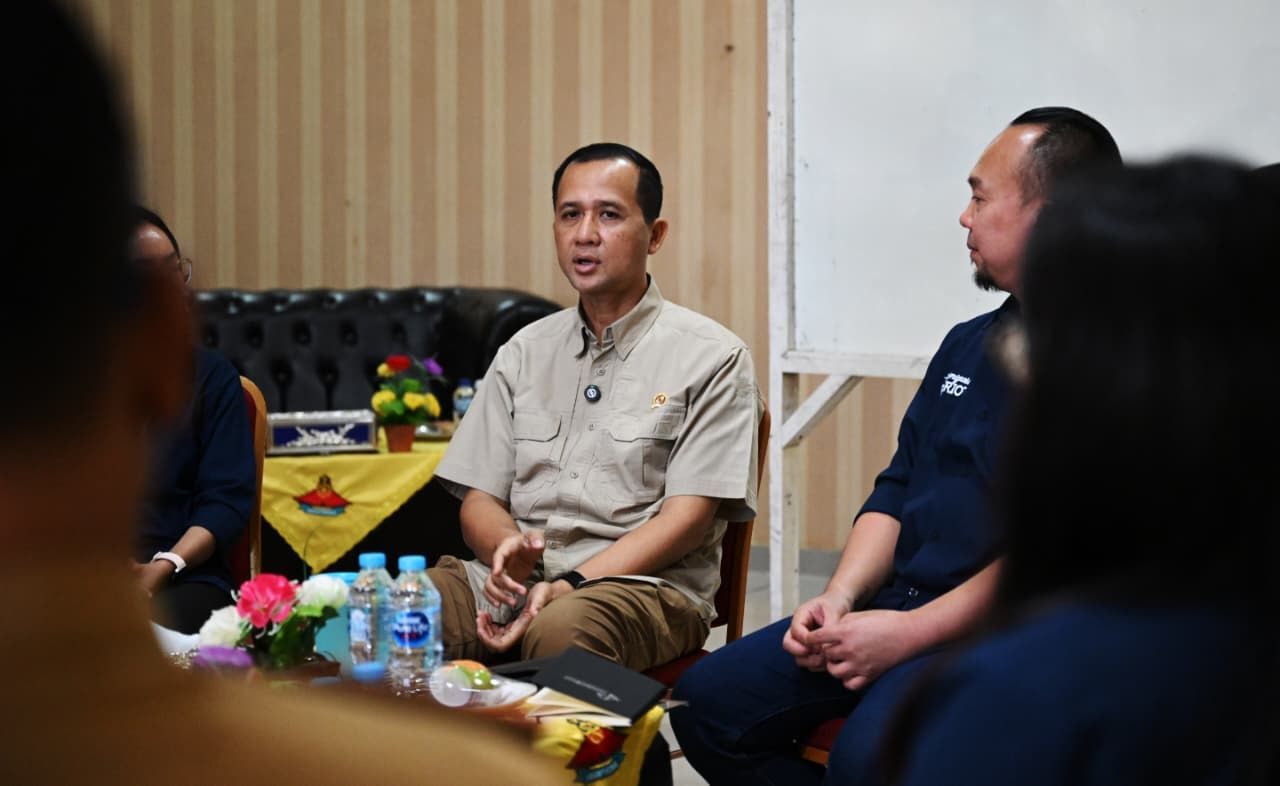 Menteri Transmigrasi M. Iftitah Sulaiman Suryanagara