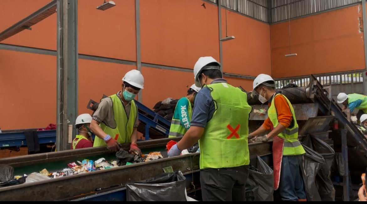 Tempat Pengolahan Sampah Terpadu (TPST) Sentiong di Cimahi, Jawa Barat  <b>(Ntvnews.id-Muslimin Trisyuliono)</b>