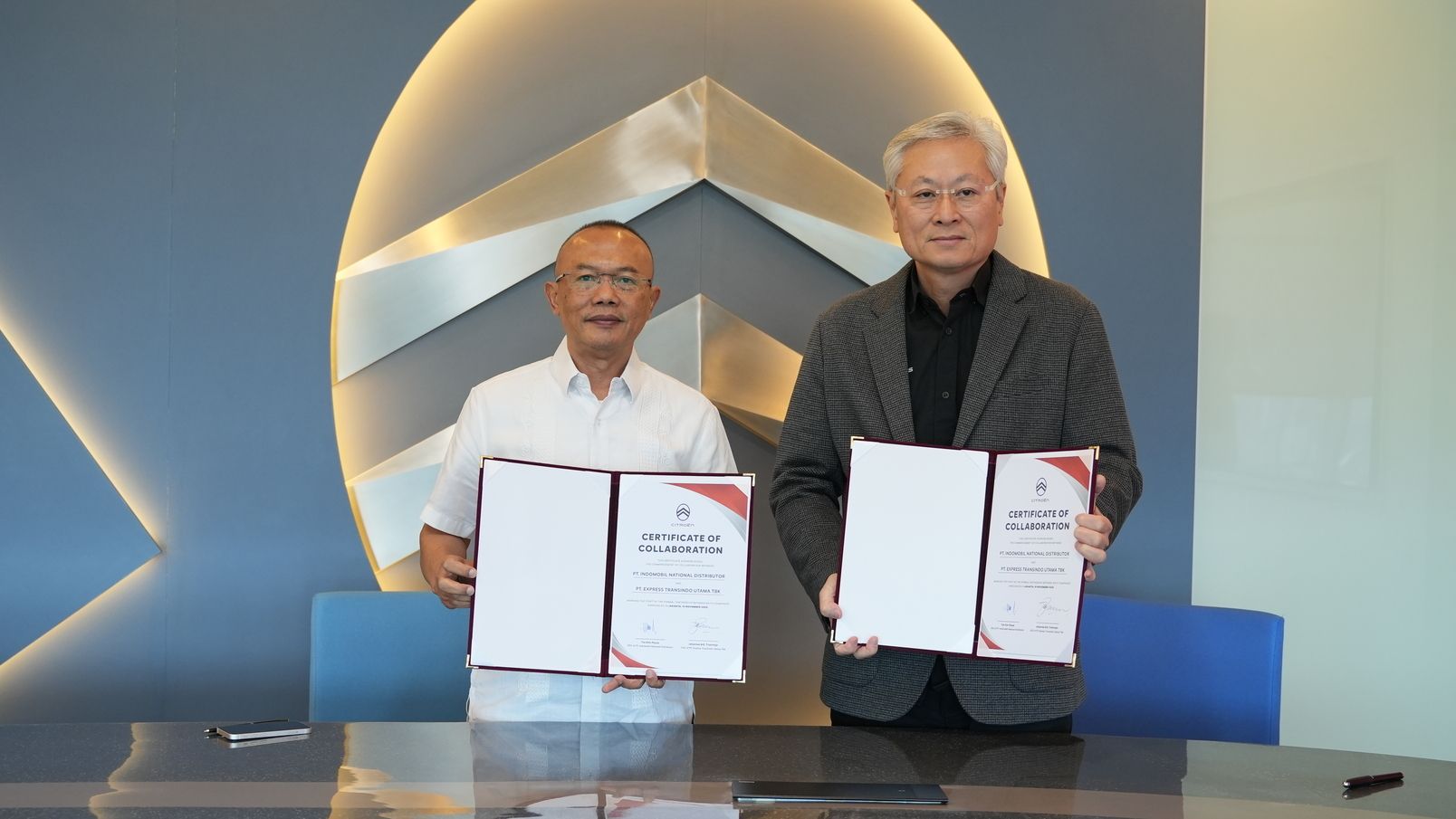 PT Indomobil National Distributor, selaku agen pemegang merek Citro&euml;n di Indonesia, resmi menandatangani perjanjian kerja sama penyediaan Citro&euml;n &Euml;-C3 All Electric dengan PT Express Transindo Utama, Tbk. 