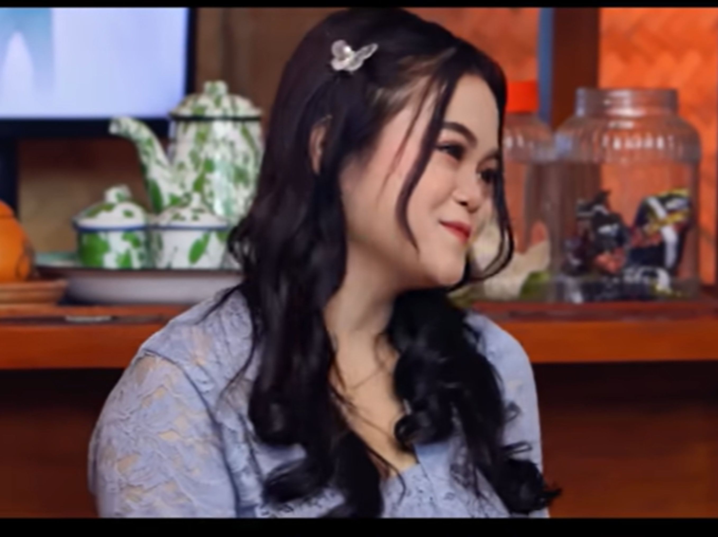 Kalia Siska <b>(UYE TONE)</b>