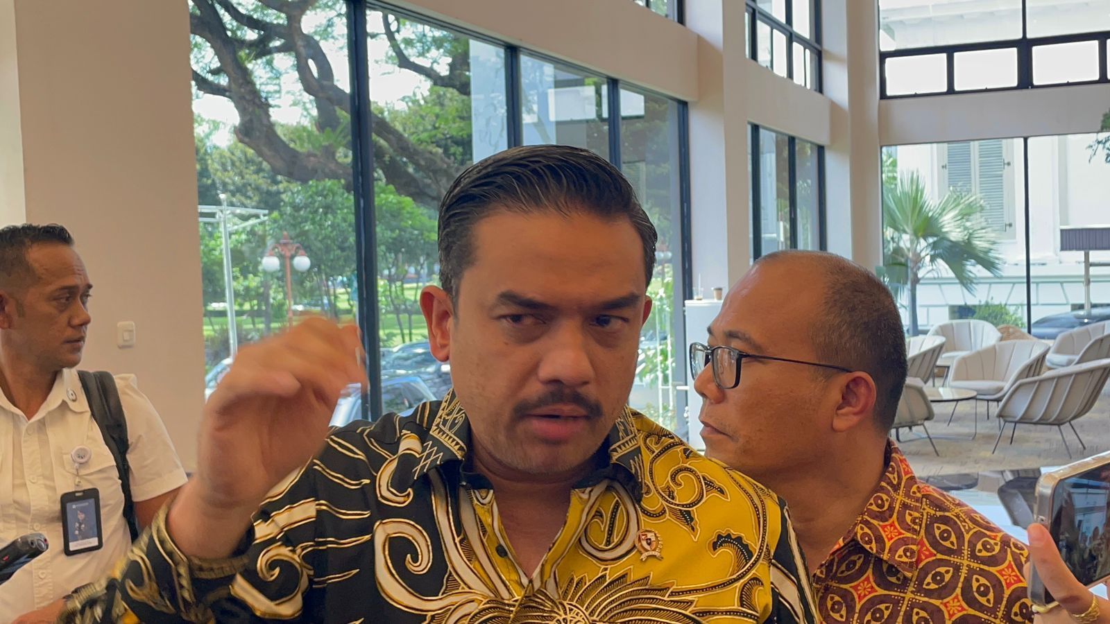 Menteri Usaha Mikro, Kecil, dan Menengah (UMKM) Maman Abdurrahman menyampaikan Pasar Senen ke depan akan diisi oleh produk-produk lokal, bukan lagi barang-barang thrifting atau impor baju bekas.