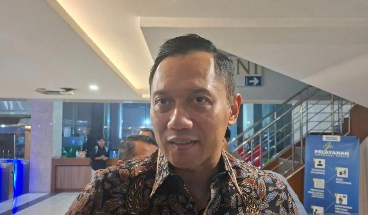 Menteri Koordinator Bidang Infrastruktur dan Pembangunan Kewilayahan Agus Harimurti Yudhoyono (AHY) menjawab pertanyaan dari awak media di Jakarta. (ANTARA/Aji Cakti) <b>(Antara)</b>
