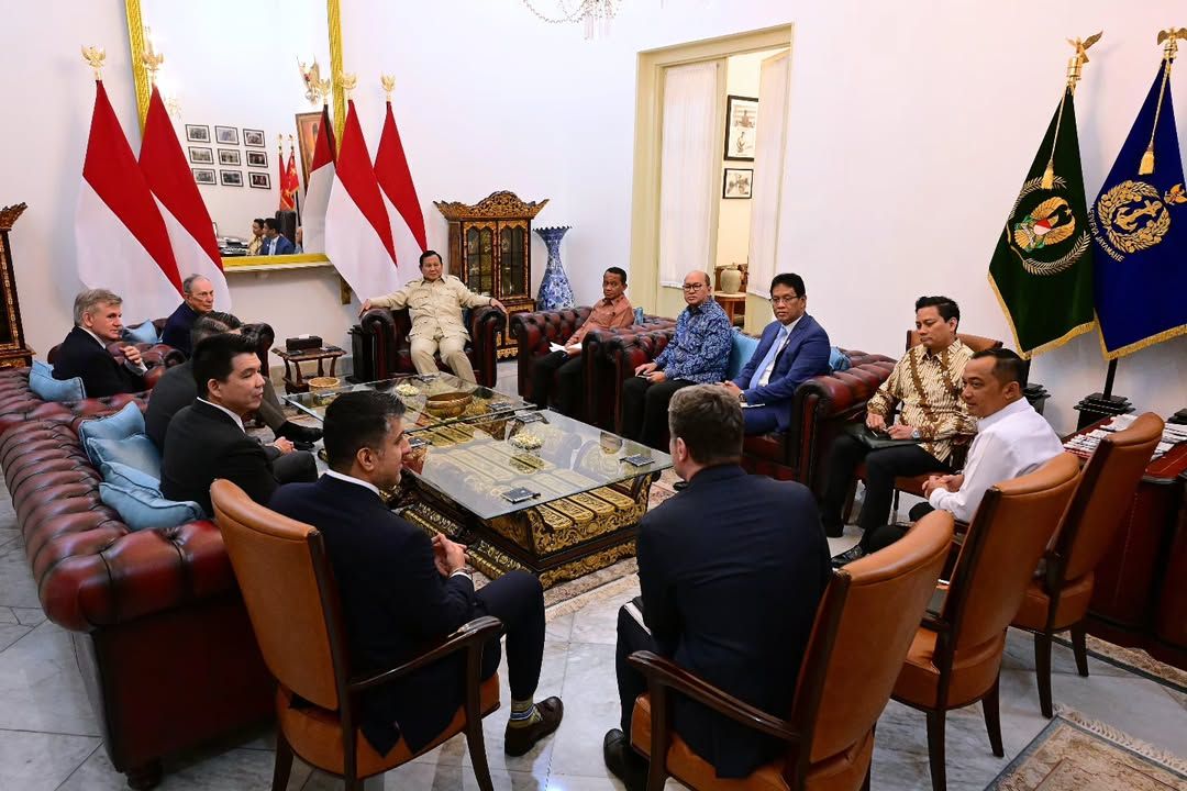 Presiden Prabowo Subianto menerima kunjungan Michael Bloomberg dan delegasi di Istana Kepresidenan, Jakarta, pada Selasa, 18 November 2025. <b>(Instagram)</b>