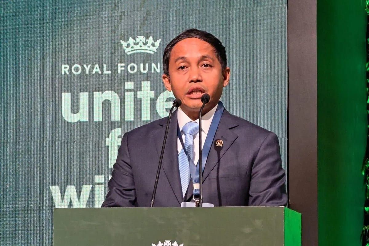 Menteri Kehutanan (Menhut) Raja Juli Antoni berpidato dalam High-Level Breakfast Roundtable at the Sustainable Business COP30 (SBCOP) di Sao Paulo, Brazil, Senin 10 November 2025. (ANTARA/HO-Kemenhut) <b>(Antara)</b>