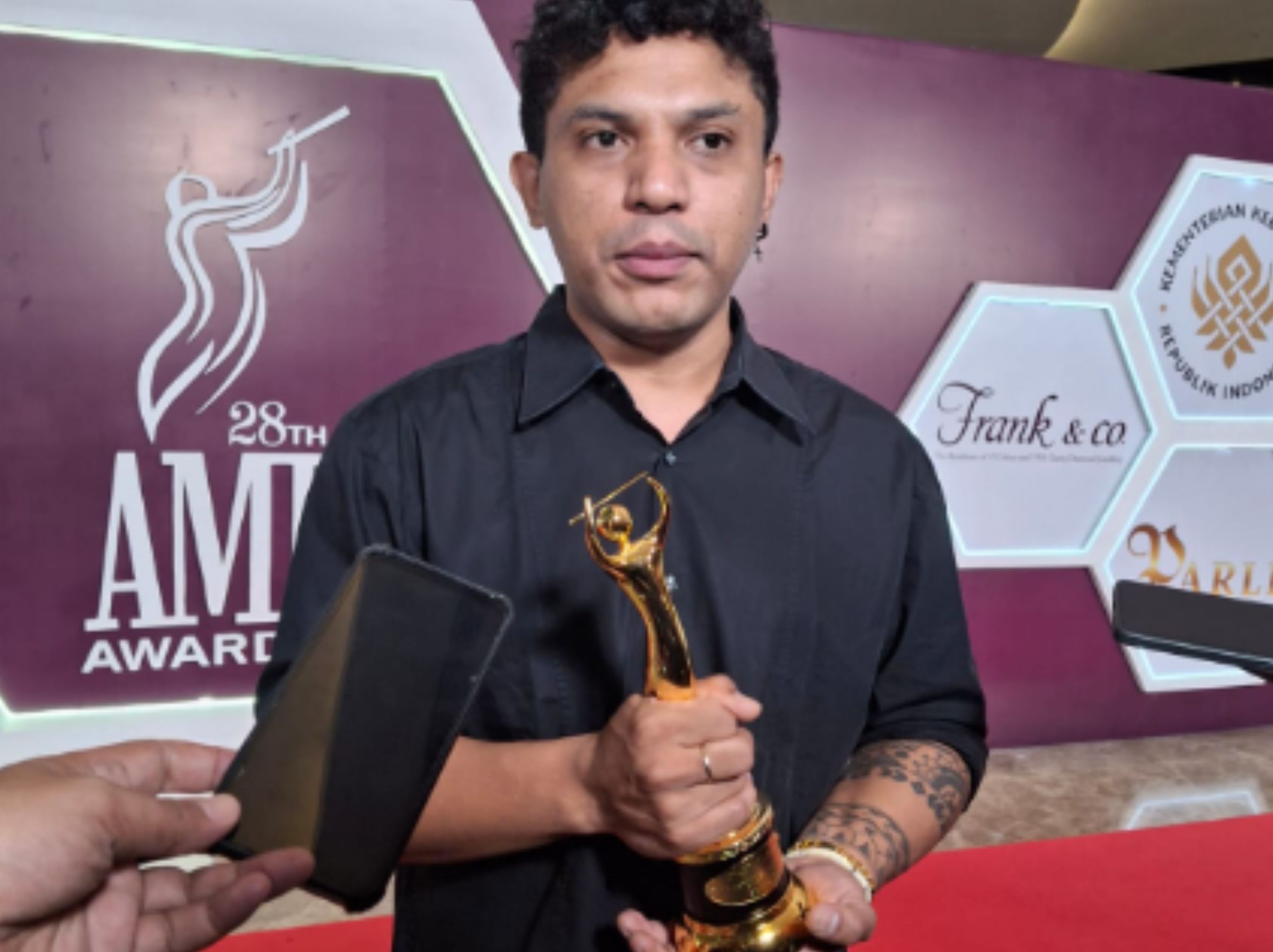 Jacson Zeran pelantun Tabole Bale <b>(BENO JUNIANTO)</b>