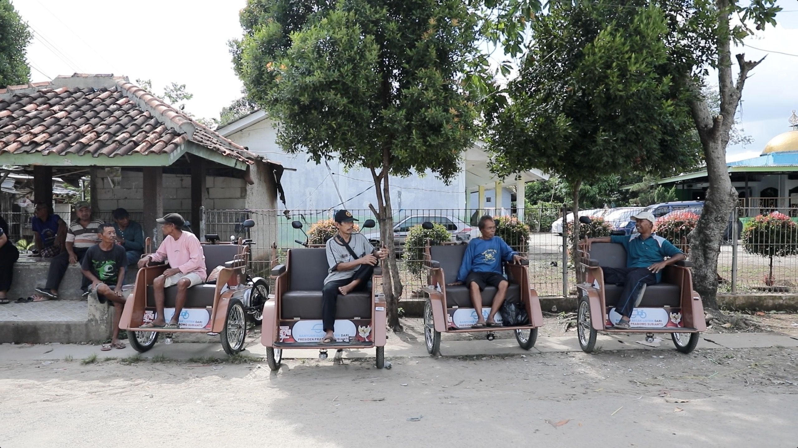 Lansia di Tangerang Dapat Bantuan Becak Listrik dari Prabowo <b>(Istimewa)</b>