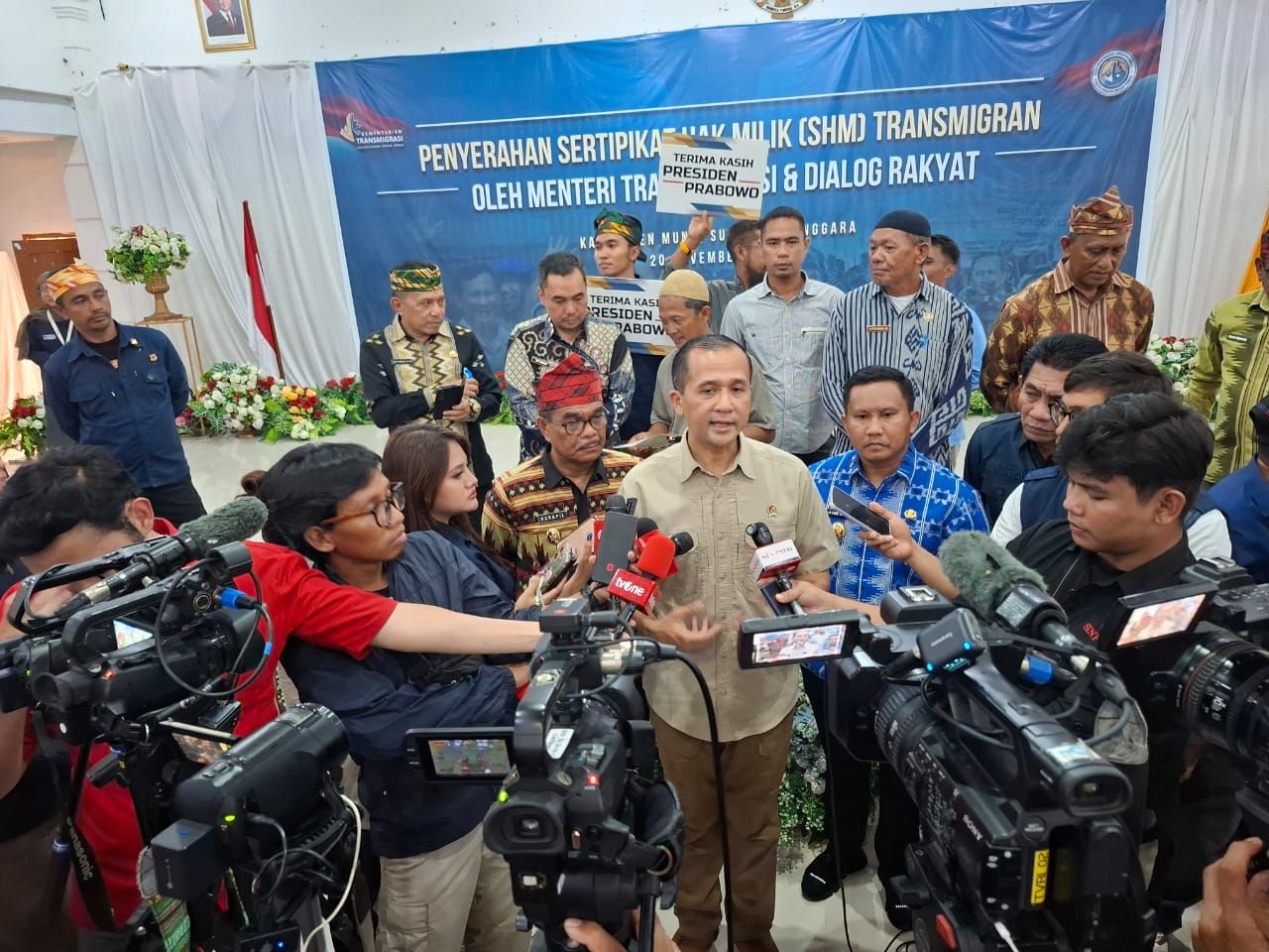 Menteri Transmigrasi Serahkan 402 SMH ke Warga Kabupaten Muna Sultra <b>(Zaki Islami / NTV News)</b>