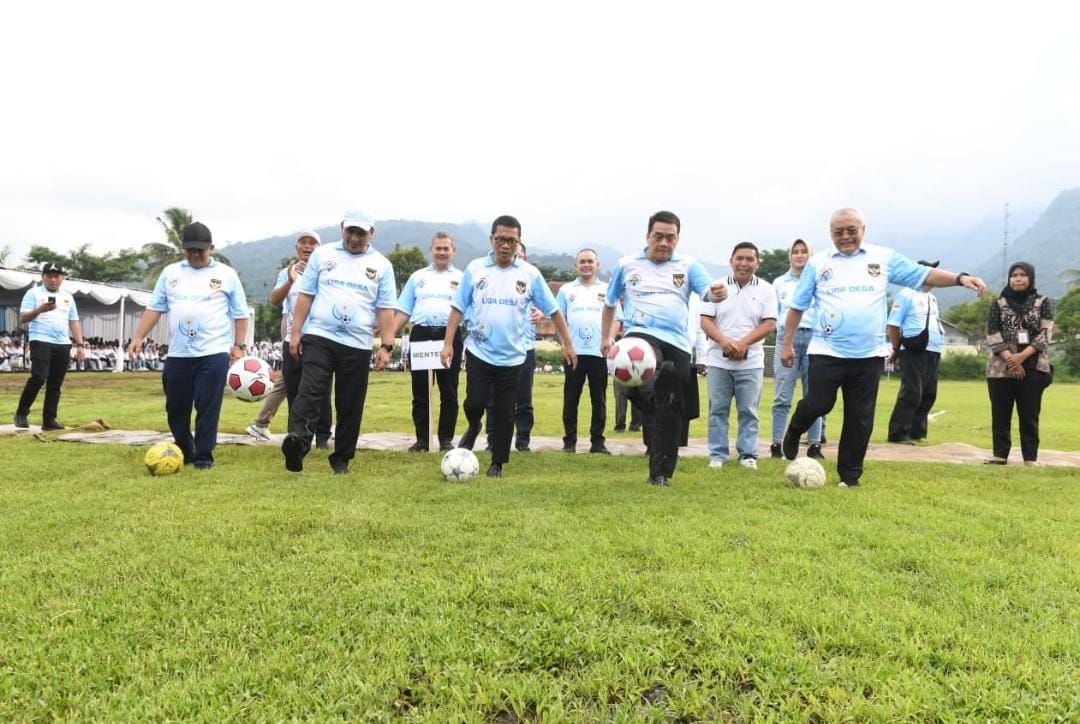 Mendes Yandri Luncurkan Hari Desa 2026 dan Kick Off Liga Desa di Semarang 