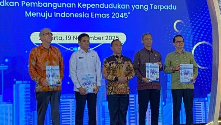 Menteri Kependudukan dan Pembangunan Keluarga (Kemendukbangga/BKKBN), Wihaji menyebutkan jika implementasi Peta Jalan Pembangunan Kependudukan (PJPK) 2025&ndash;2029 harus berdampak positif dan nyata bagi masyarakat Indonesia.  Wihaji menekankan jika pembangunan kependudukan memiliki peran yang fundamental bagi masa depan Indonesia, terutama sebagai penghubung menuju Indonesia Emas 2045.   <b>(NTVNews)</b>