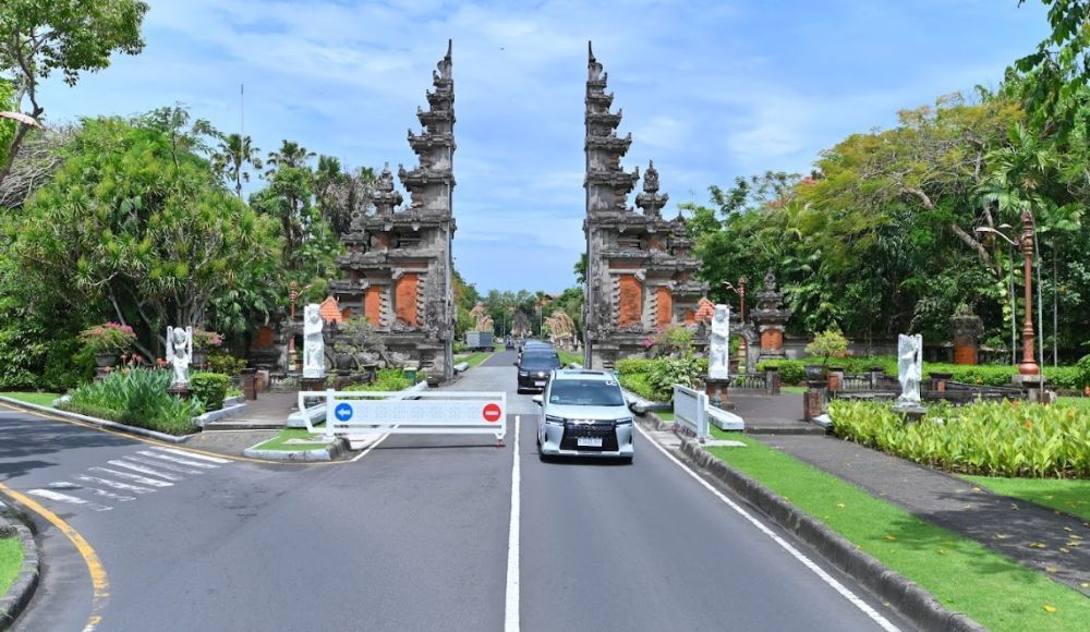 Dari titik di Pulau Dewata perjalanan panjang Bali&ndash;Jakarta dengan Wuling Darion PHEV dimulai. (Foto: Istimewa/Wuling Motors)  