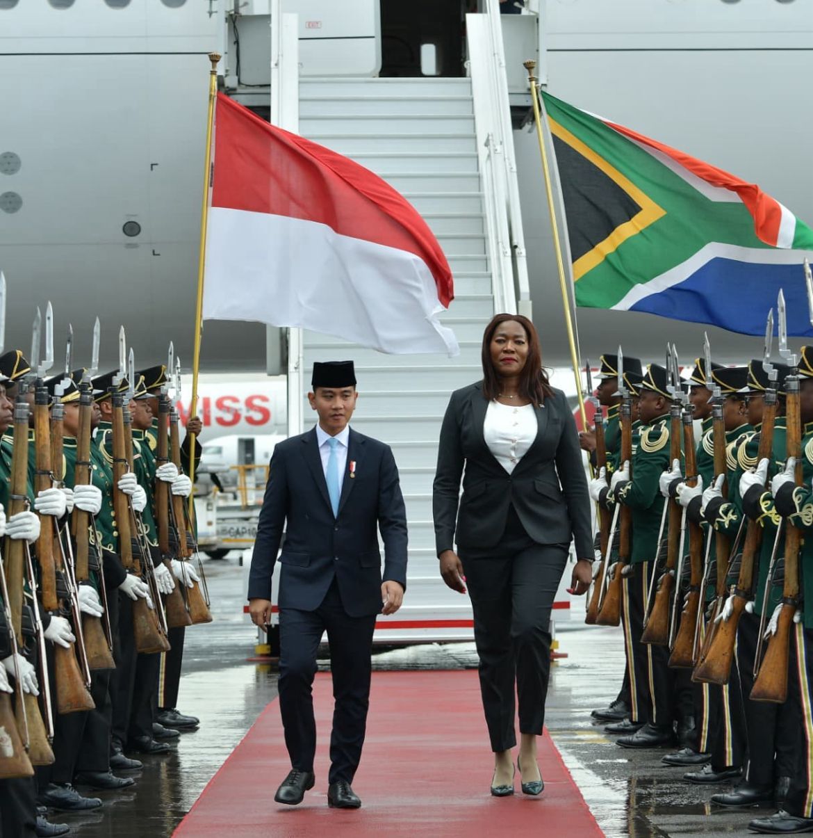 Tiba di Johannesburg, Wapres Gibran Disambut Menteri Energi Afrika Selatan dan Tarian Pantsula <b>(Sekretariat Wakil Presiden)</b>