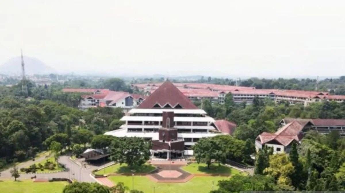 Kampus Institut Pertanian Bogor. Majalah dan lembaga pemeringkatan perguruan tinggi yang bermarkas di Inggris, Times Higher Education (THE), menempatkan Institut Pertanian Bogor berada di peringkat 42 perguruan tinggi dunia dalam interdisciplinary sc <b>(Antara)</b>