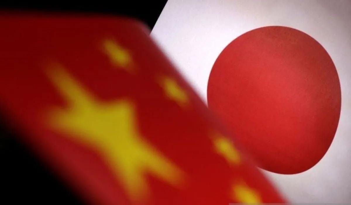 Ilustrasi - Bendera China dan Jepang. ANTARA/REUTERS/Dado Ruvic/as. <b>(Antara)</b>