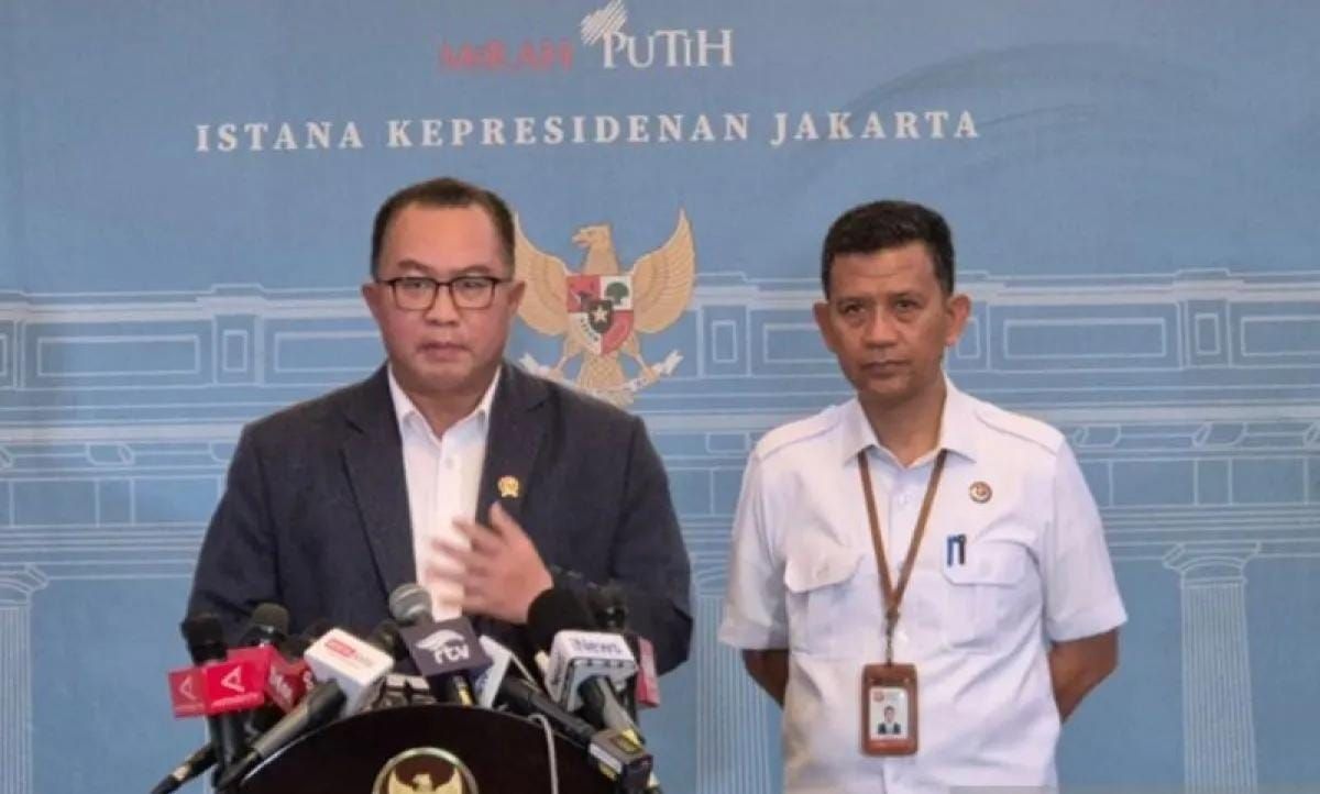 Kepala Badan Riset dan Inovasi Nasional (BRIN) Arif Satria ditemui usai menghadiri rapat terbatas bersama Presiden Prabowo Subianto di Kompleks Istana Kepresidenan, Jakarta, Senin 24 November 2025. (ANTARA/Suci Nurhaliza) <b>(Antara)</b>