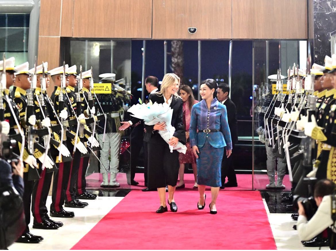 Ratu M&aacute;xima dari Belanda tiba di Bandara Internasional Soekarno-Hatta, Tangerang, Provinsi Banten pada Senin malam, 24 November 2025 <b>(Sekretaris Presiden)</b>