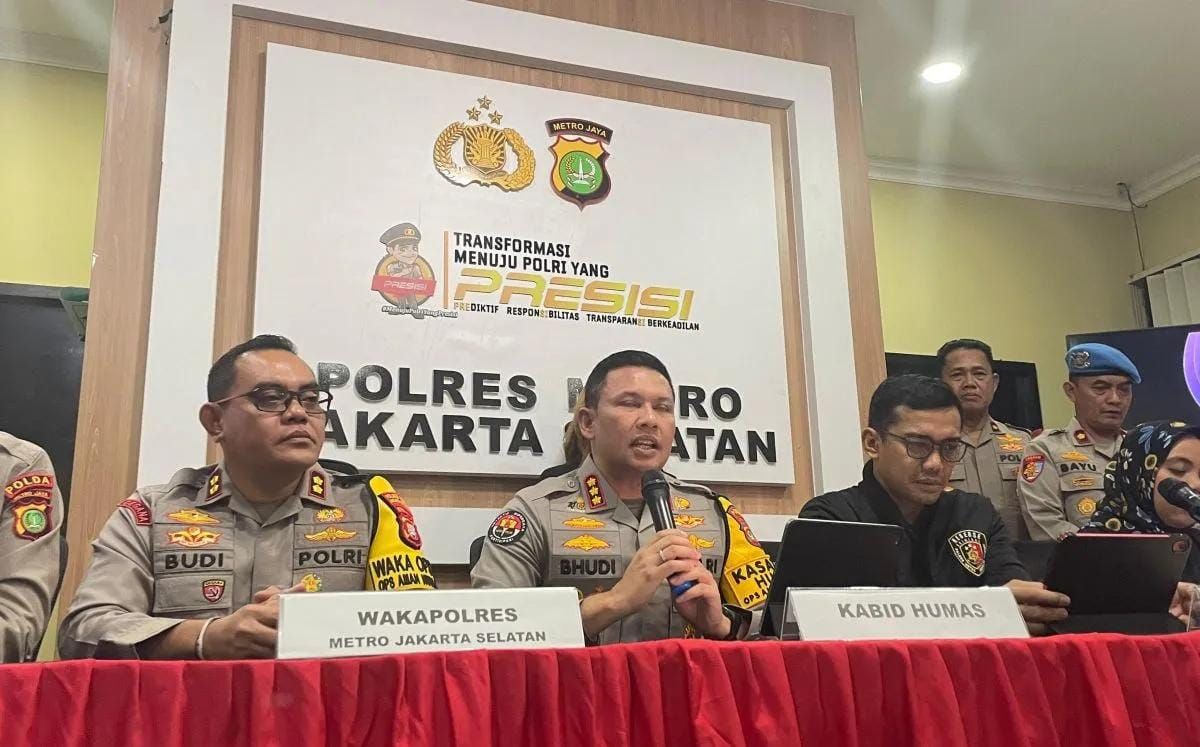 Kabid Humas Polda Metro Jaya, Kombes Pol Budi Hermanto dalam konferensi pers terkait kasus pembunuhan anak bernama Alvaro Kiano Nugroho (6) di Mapolres Metro Jakarta Selatan, Jakarta, Senin 24 November 2025. ANTARA/Luthfia Miranda Putri. <b>(Antara)</b>