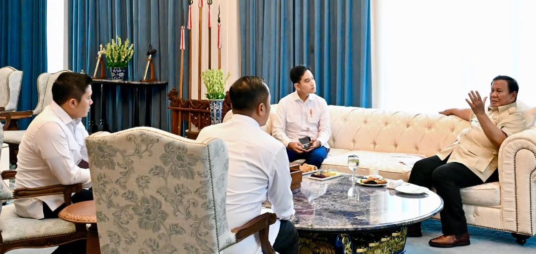 Prabowo Terima Laporan Wapres Gibran Usai Hadiri KTT G20 di Johannesburg <b>(Sekretariat Kabinet)</b>