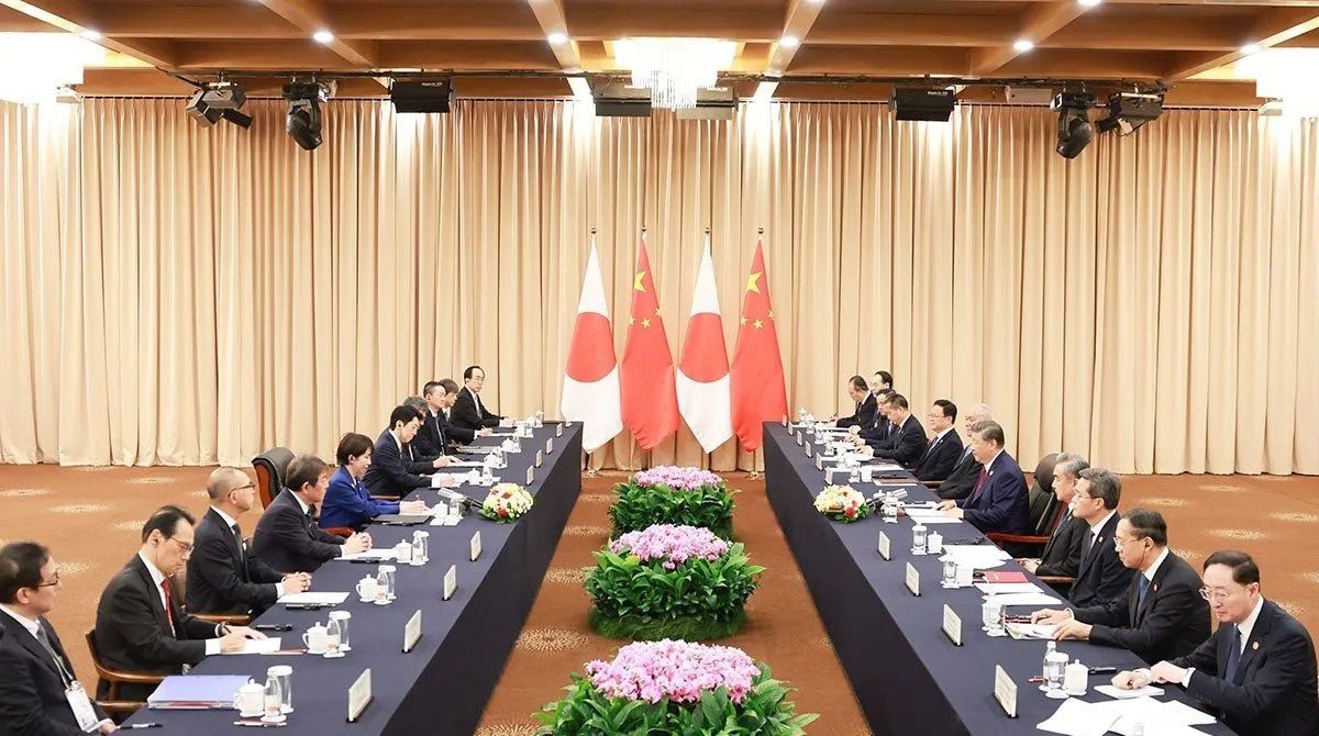 Photo file: Presiden China Xi Jinping bertemu dengan Perdana Menteri Jepang Sanae Takaichi di sela-sela Pertemuan Pemimpin Ekonomi Asia-Pasifik (APEC) ke-32 di Gyeongju, Korea Selatan, Jumat, 31 Oktober 2025. ANTARA/Xinhua/Ding Lin/aa. <b>(Antara)</b>