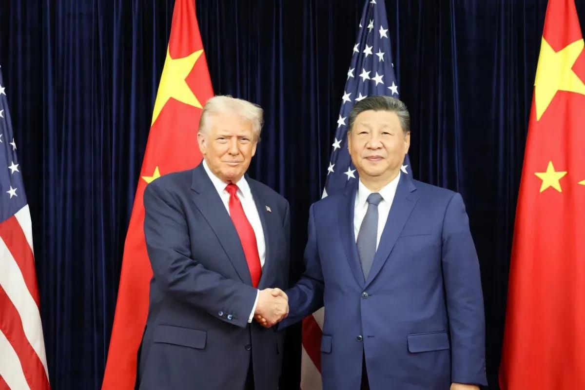 Presiden China Xi Jinping bertemu Presiden AS Donald Trump di Busan, Korea Selatan, pada 30 Oktober 2025. (ANTARA/HO-Xinhua/Huang Jingwen) <b>(Antara)</b>