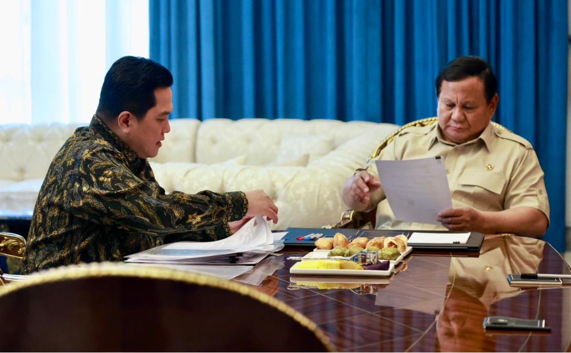Prabowo Subianto menerima Menteri Pemuda dan Olahraga (Menpora) Erick Thohir di Istana Merdeka <b>(Sekretariat Presiden)</b>