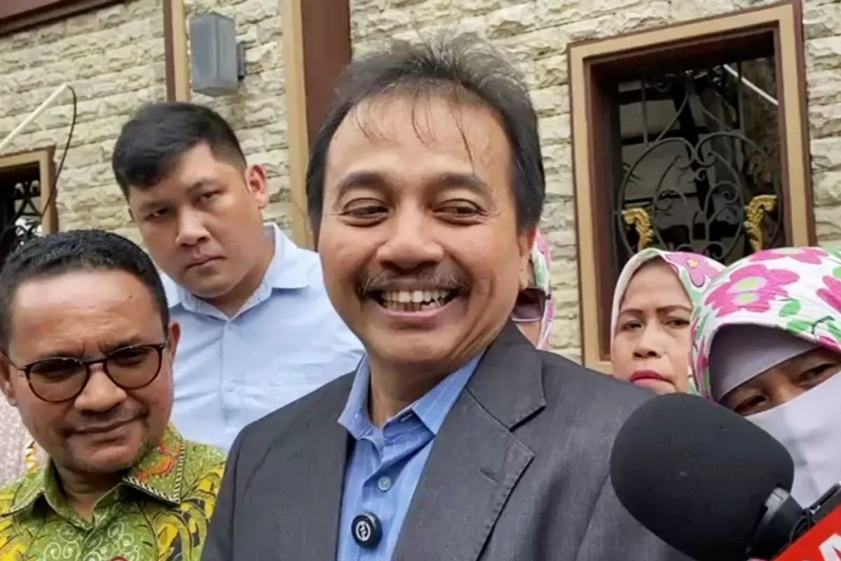 Arsip - Pakar telematika Roy Suryo berbicara dengan awak media saat ditemui di kawasan Bareskrim Polri, Jakarta, Jumat, 7 November 2025. (ANTARA/Nadia Putri Rahmani) <b>(Antara)</b>
