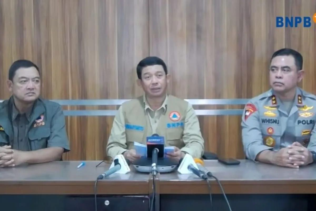 Tangkapan layar - Kepala Badan Nasional Penanggulangan Bencana 28 November 2025 (BNPB) Suharyanto memberikan keterangan pers di Jakarta, Jumat 29. ANTARA/HO - YouTube Badan Nasional Penanggulangan Bencana (BNPB) <b>(Antara)</b>