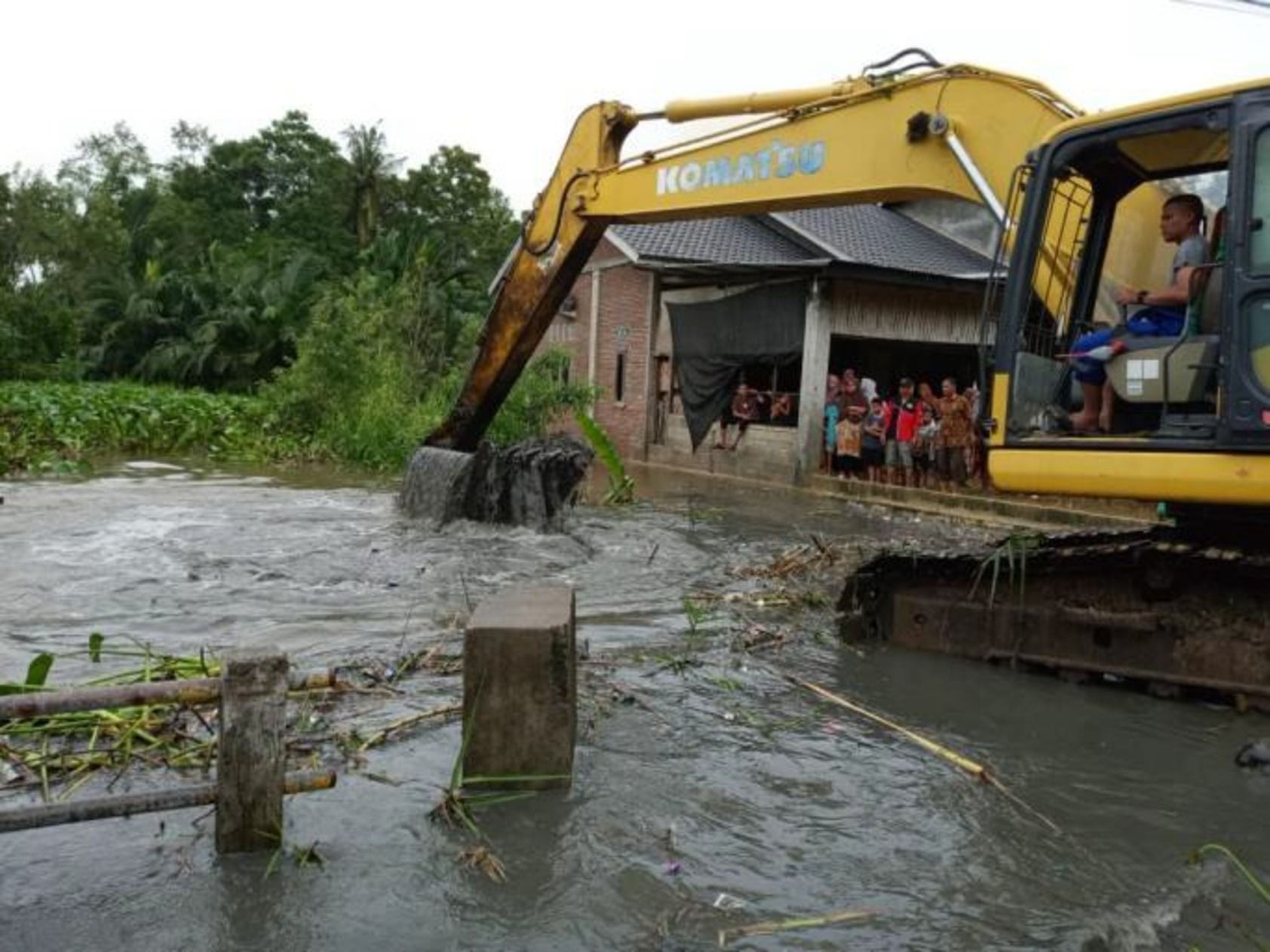 Kementerian Pekerjaan Umum (PU) melalui Balai Wilayah Sungai (BWS) Sumatera I telah melakukan serangkaian penanganan darurat di wilayah yang terdampak banjir di Aceh, Jumat 28 November 2025.   
