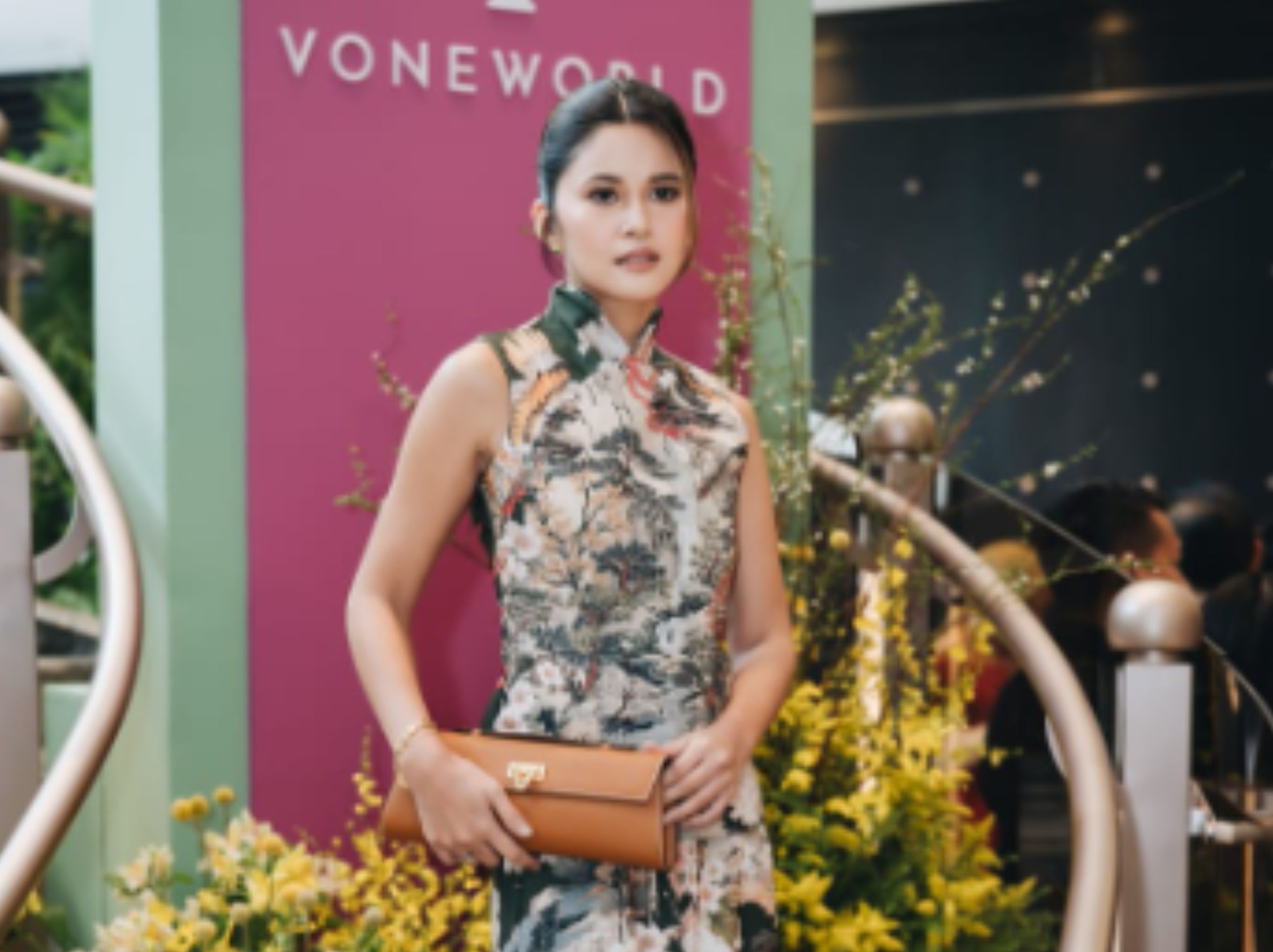 Terinspirasi oleh keanggunan dan feminitas modern Davika, The Davi Bag menonjolkan silhouette memanjang nan anggun, desain yang merepresentasikan keseimbangan sempurna antara kemewahan dan kesederhanaan serta menjawab tren global akan bentuk tas elongated yang kini menjadi favorit di dunia fashion. <b>(dok)</b>