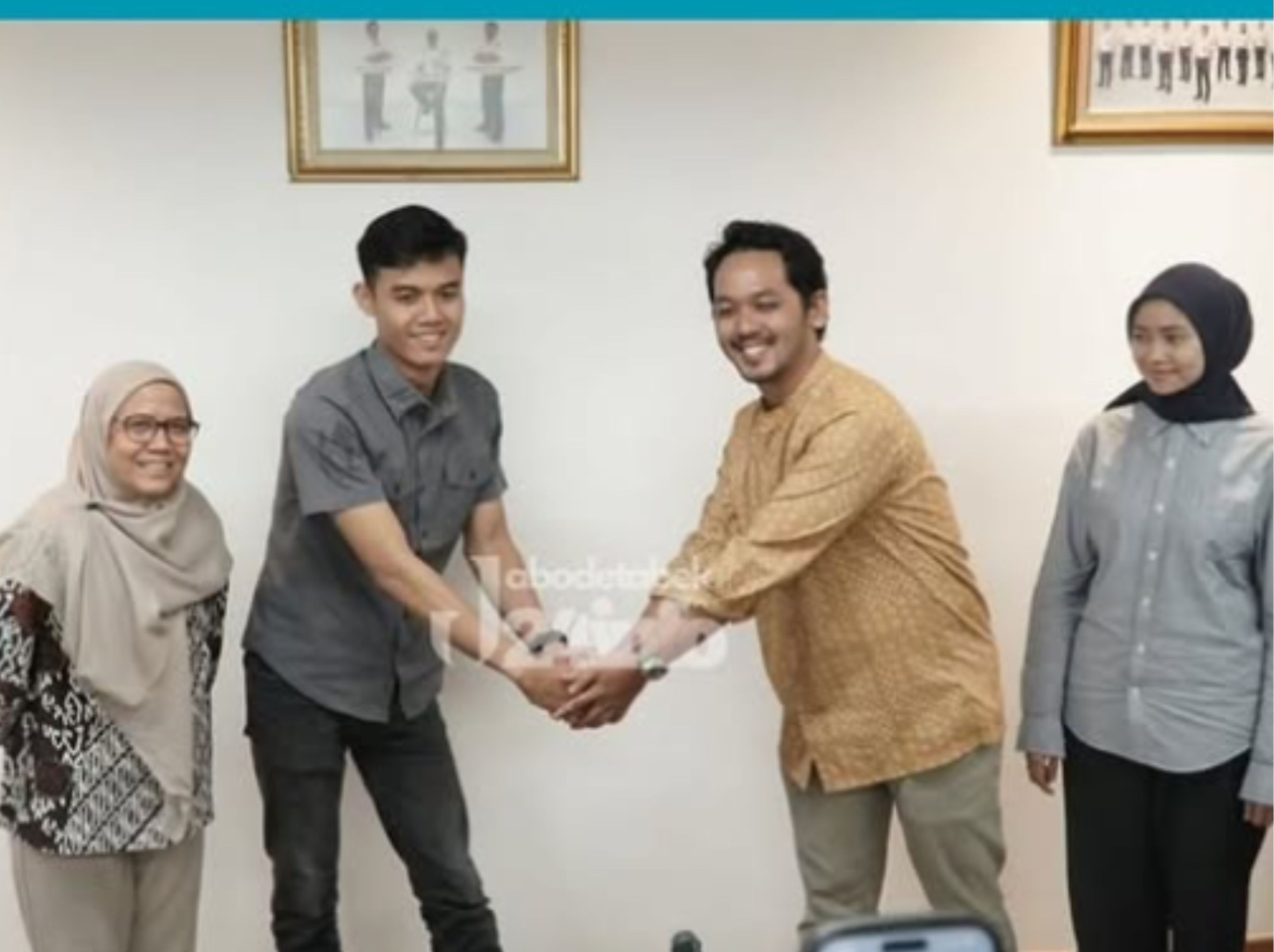 Anita Dewi Pemilik Tumblr yang Hilang Bertemu Petugas KAI yang Dipecat <b>(jabodetabek24info)</b>