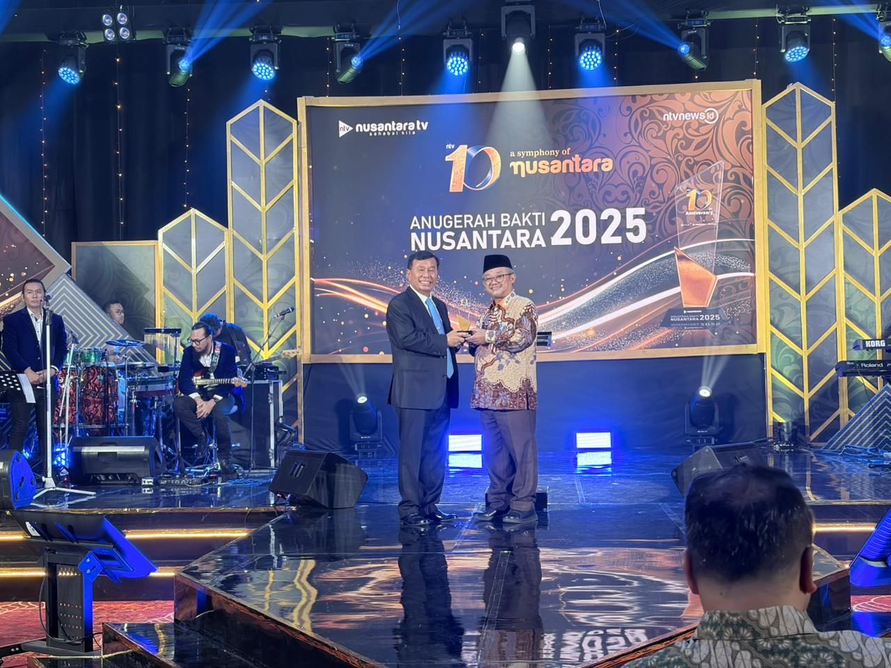 Presiden Komisaris NT Corp Nurdin Tampubolon (kiri) dan Menteri Pendidikan Dasar dan Menengah, Abdul Muti <b>(NTV News)</b>