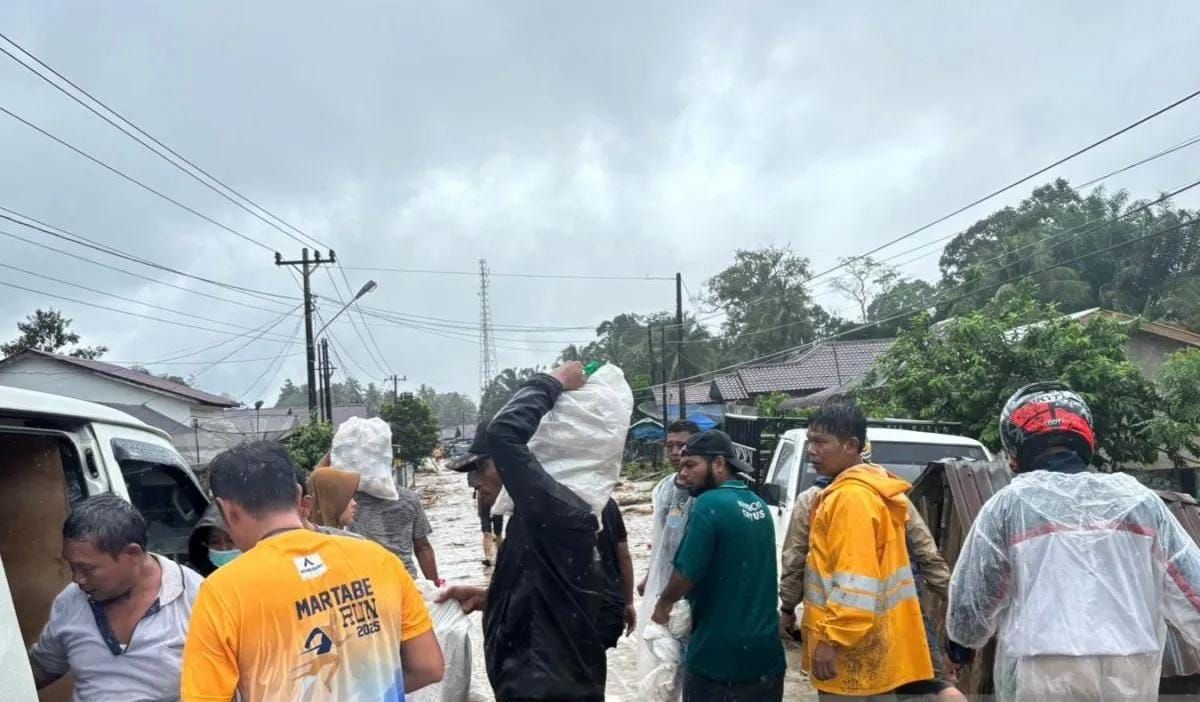 BGN menyalurkan 1.500 paket MBG untuk korban bencana di Sumatera Utara pada Rabu 26 November 2025. ANTARA/HO-BGN. <b>(Antara)</b>