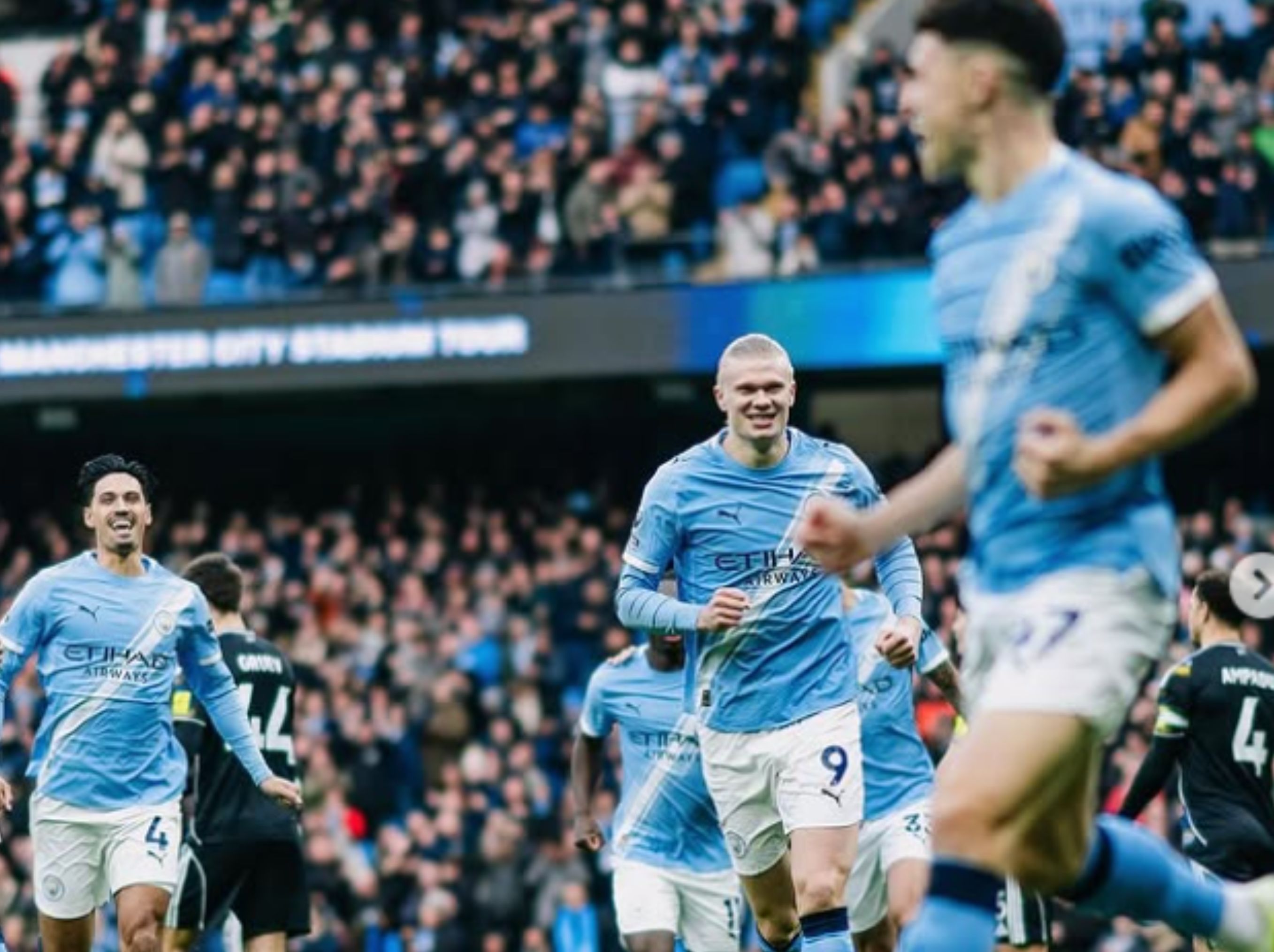  Manchester City kembali ke jalur kemenangan setelah mengalahkan tim tamu Leeds United 3-2 pada pertandingan pekan ke-13 Liga Inggris 2025/2026 di Stadion Etihad, Sabtu. <b>(IG MANCHESTER CITY)</b>