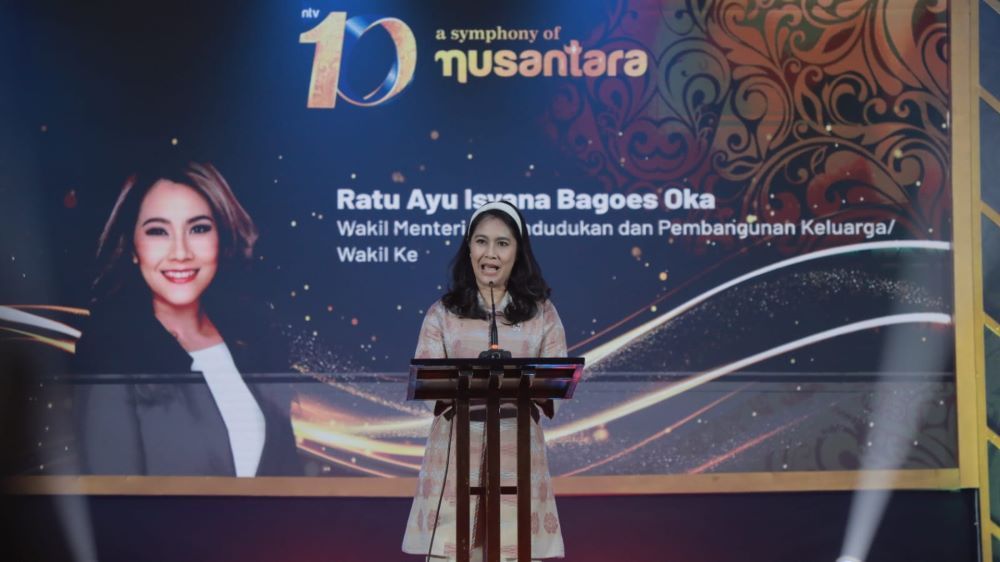 Wakil Menteri Kependudukan dan Pembangunan Keluarga Ratu Ayu Isyana Bagoes Oka menyampaikan orasi ilmiah