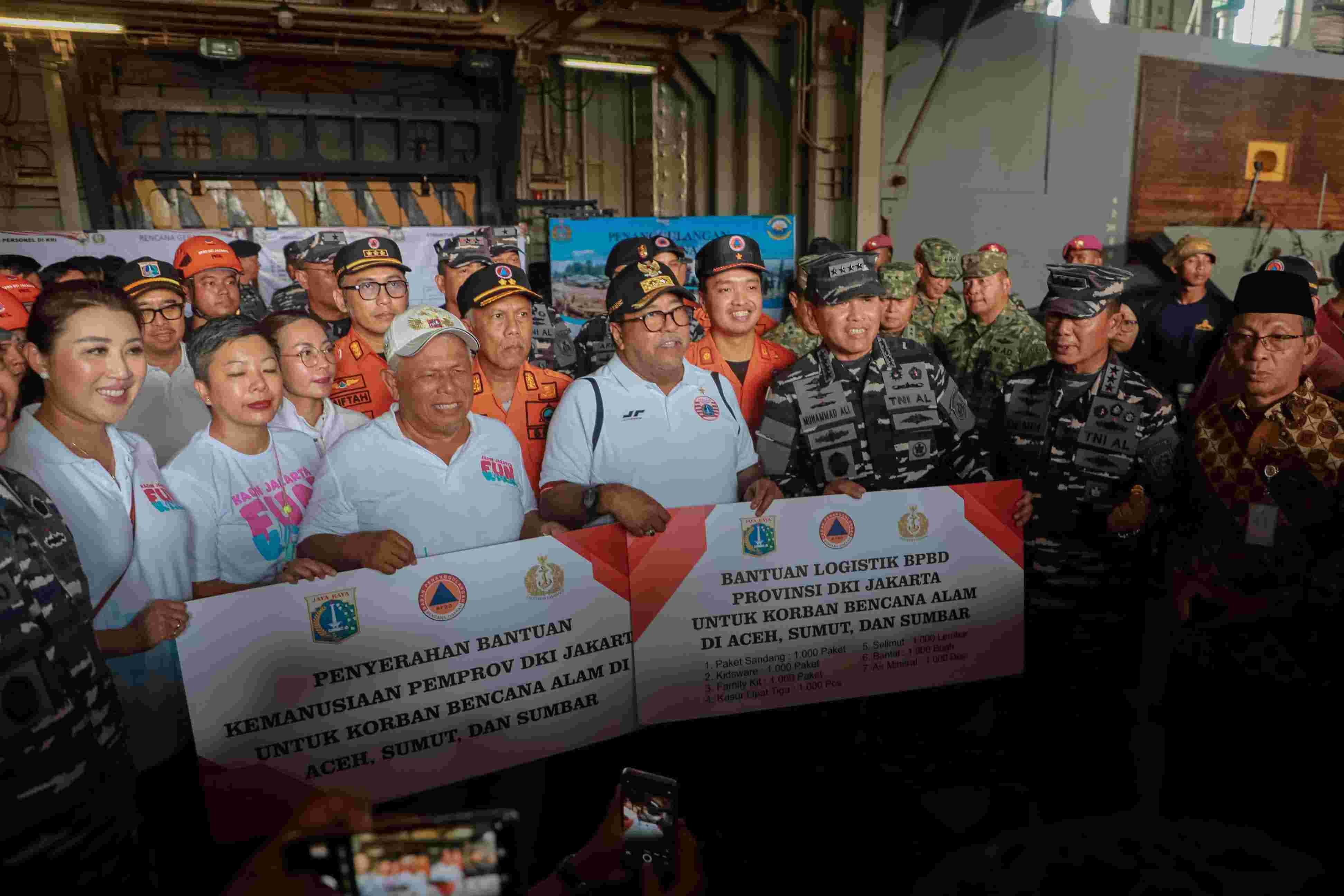 Wagub Rano Lepas Bantuan Kemanusiaan untuk Korban Bencana Sumatera <b>(Humas Pemprov DKI)</b>